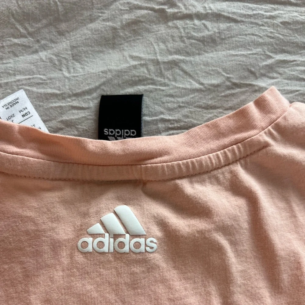Adidas Women's Coral Muscle Tee Size‎ Medium